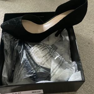 Lace black detail BCBG pump.
